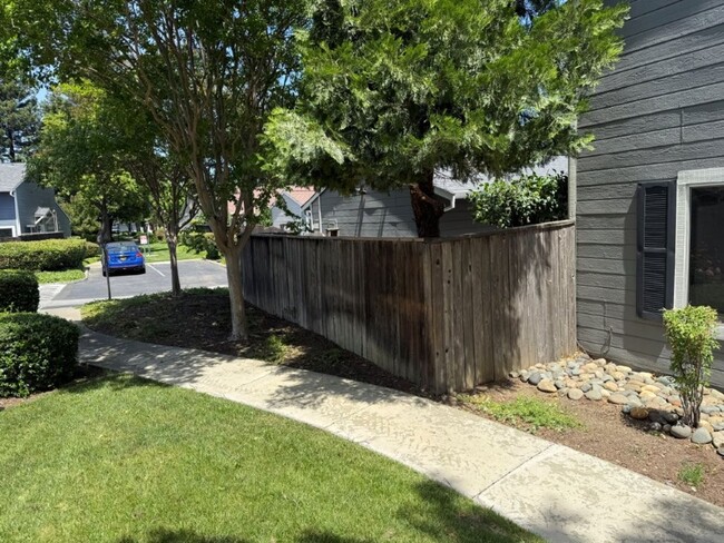 Building Photo - Modern 3 Bedroom Condo w/ Garage Vacaville...