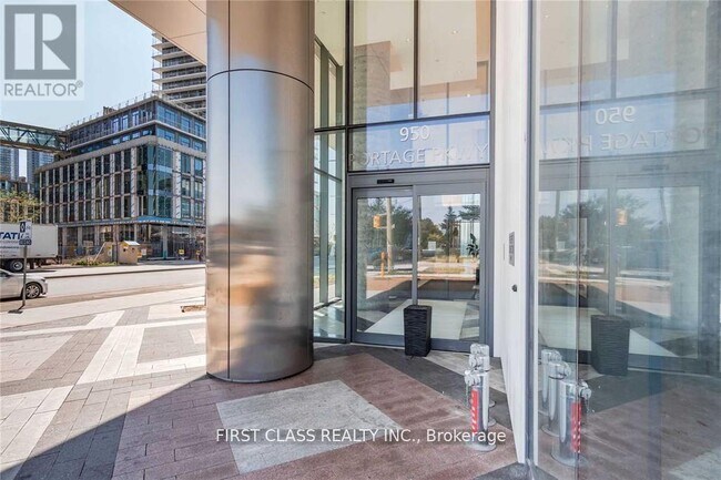 Photo du bâtiment - 950-5950 Portage Pkwy