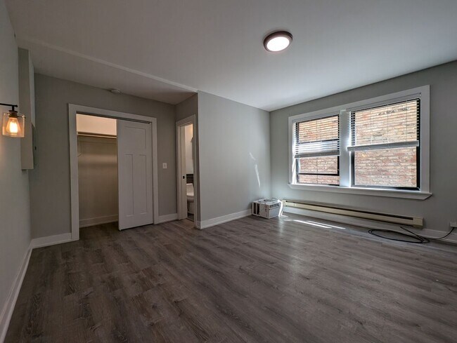 Building Photo - 4546 N Damen Ave