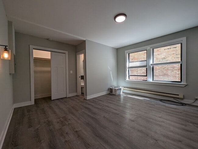 Building Photo - 4546 N Damen Ave