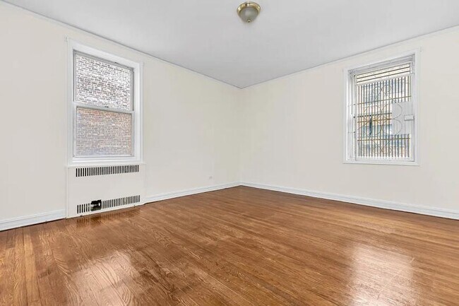 Foto del edificio - 1 bedroom in KEW GARDENS NY 11415