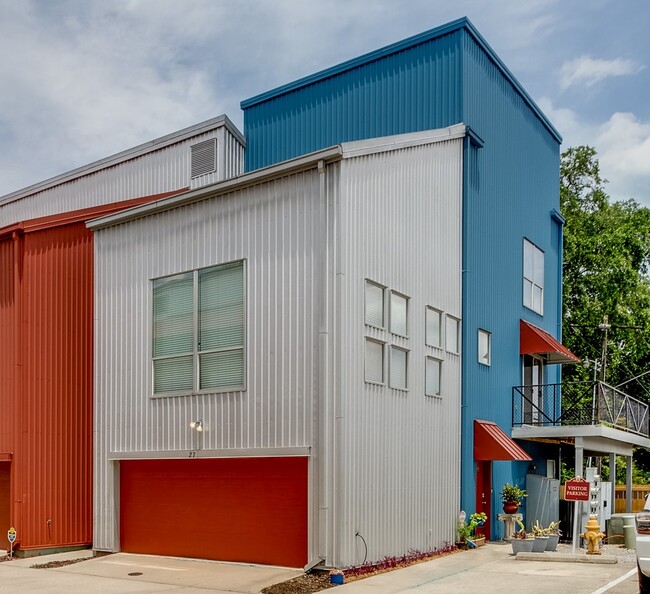 Building Photo - 1720 Nicholson Dr