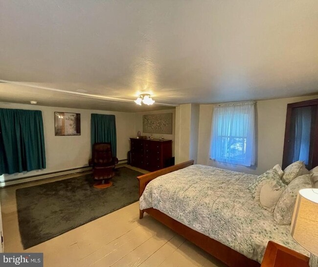 Foto del edificio - 739 Sergeantsville Rd