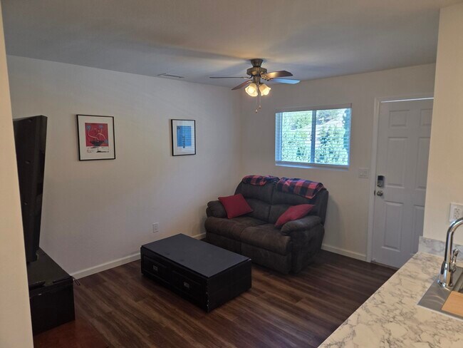 Foto del edificio - 4319 Corral Canyon Rd