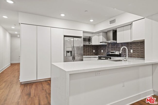 Building Photo - 1223 Wellesley Ave