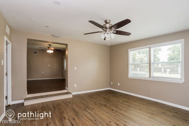 Building Photo - 3 br, 2 bath House - 2300 49Th Avenue W