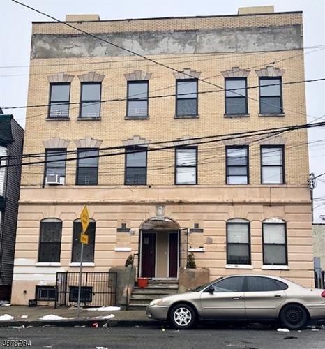 Primary Photo - 136 S 7th St