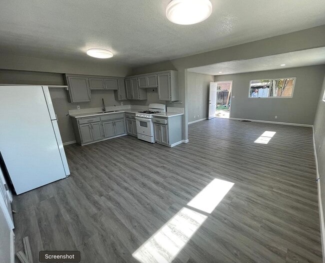 Building Photo - 2155 S Bardell Ave
