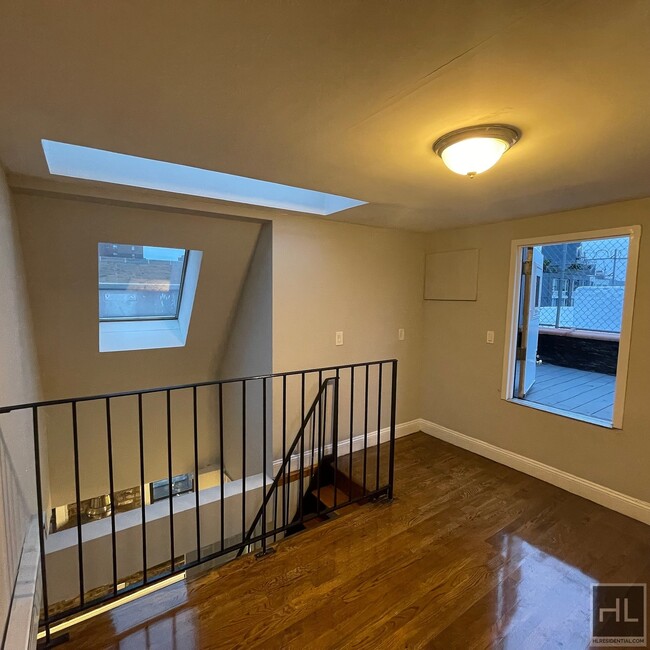 Building Photo - No fee/ Private roof deck