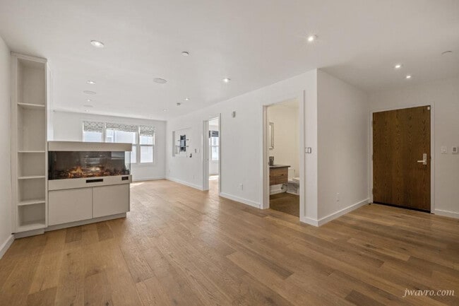 Building Photo - 56 Ringold St