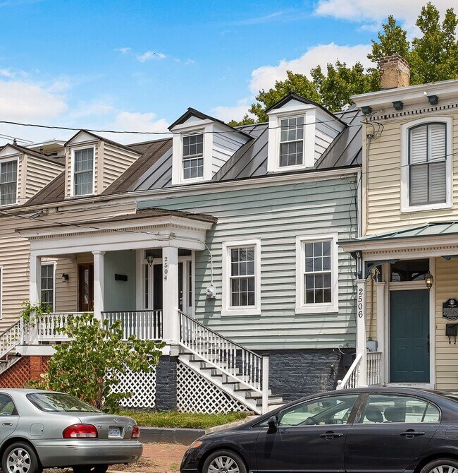 Foto del edificio - $1,800 / 2 br / 2 ba / 959 sqft