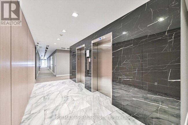 Photo du bâtiment - 4800 Hwy 7