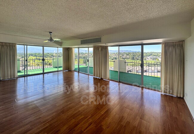 Foto del edificio - 411 Lakewood Cir