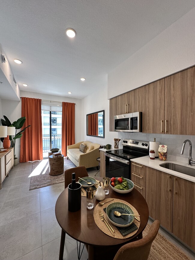 Building Photo - 1833 Madison St