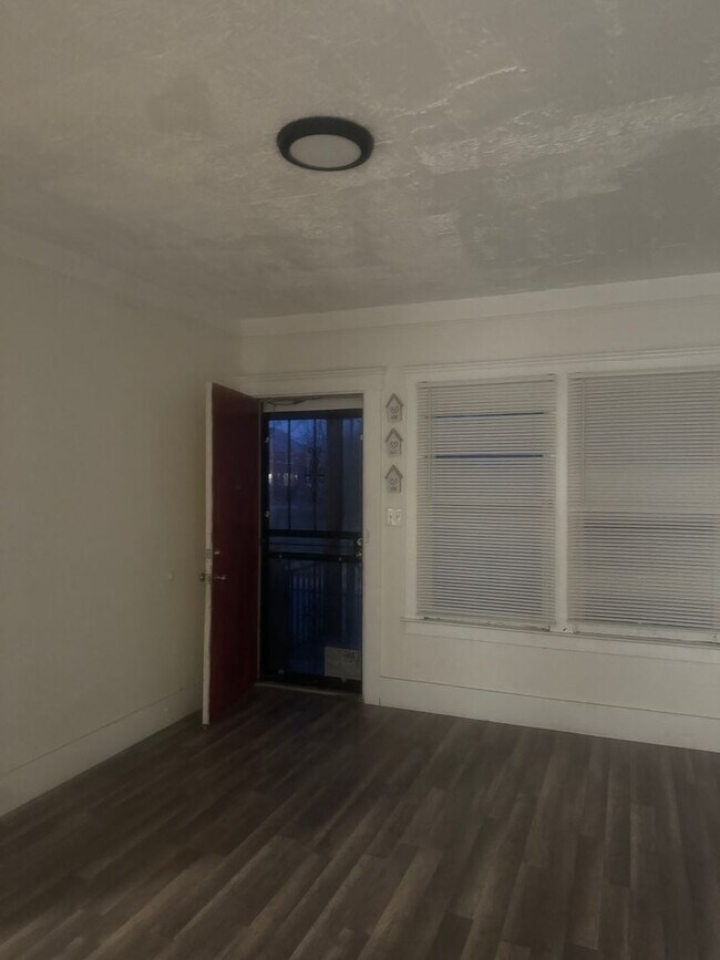 Foto del edificio - 2 bedroom/ 1 bathroom Detroit's Westside Home