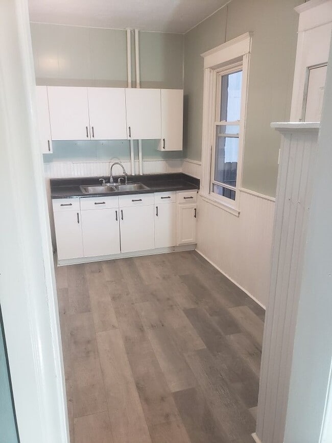 Foto del edificio - 28 Ferrin Pl