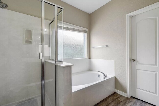 Foto del edificio - 4 bed Kensington Trail Subdivision