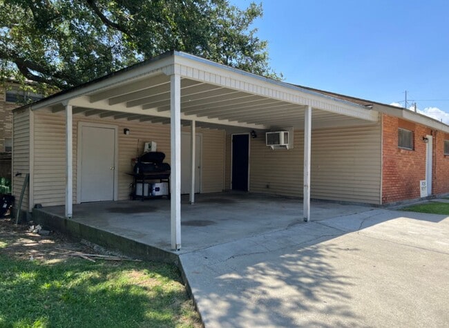 Building Photo - 209 Geneva St