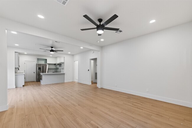 Foto del edificio - 4413 Roseland St