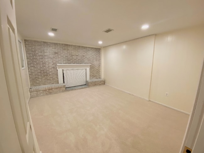 Photo - 5 Queen House