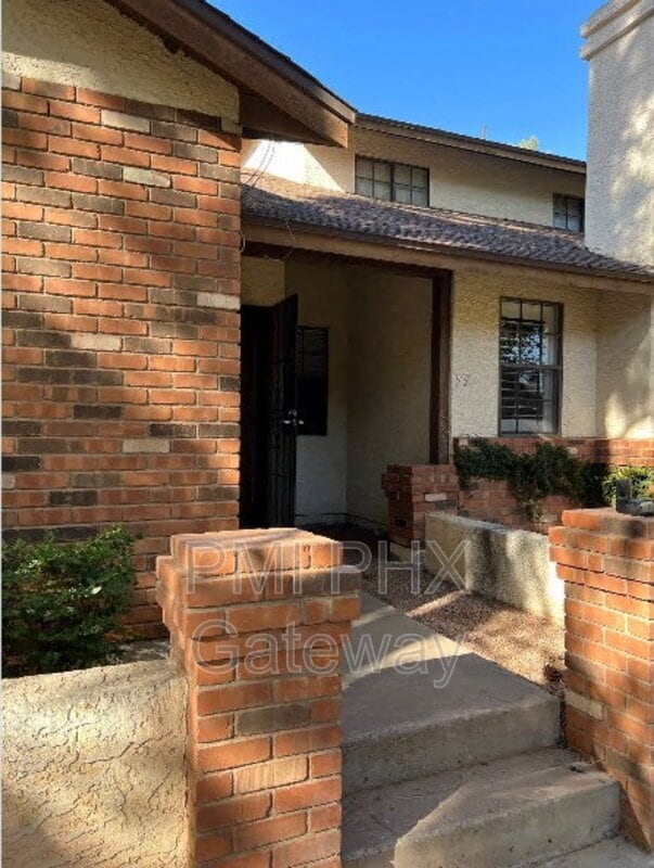 Building Photo - 170 E Guadalupe Rd