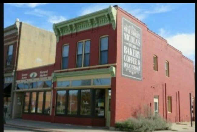 Street view of building - 805 S Main St