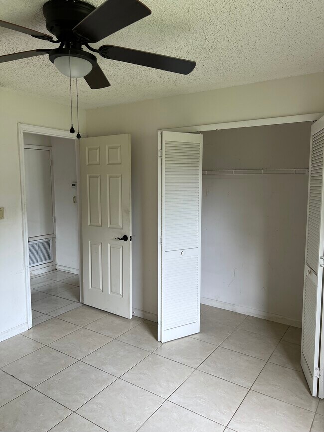 Building Photo - 7823 Hyacinth Dr
