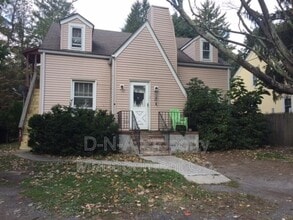 Building Photo - 143 Leafy Greene St