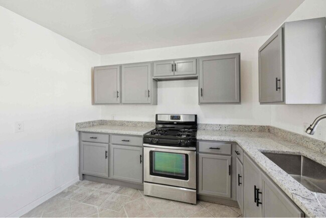 Building Photo - 812 Zachry Dr