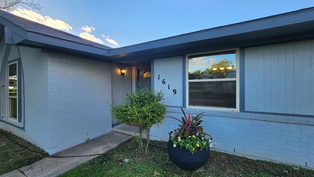 Foto del edificio - 1619 Glenhill Ln