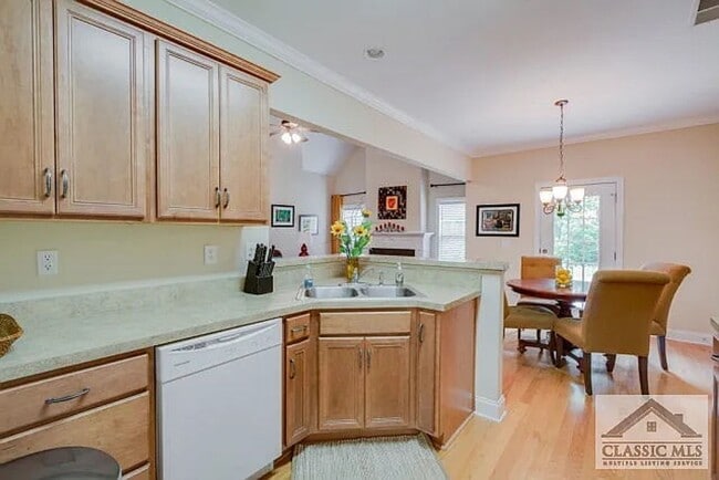 Foto del edificio - 1190 Brookshire Dr