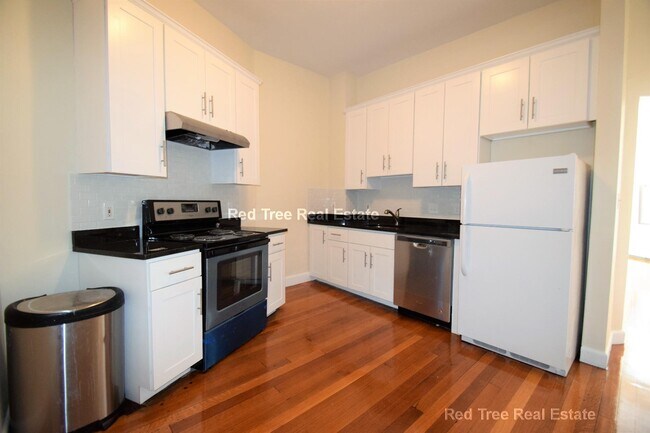 Foto del edificio - 1728 Beacon St