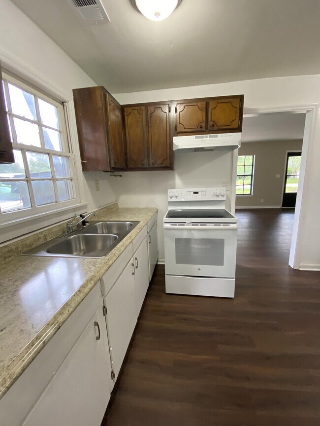 Foto del edificio - 2904 Charlene Dr