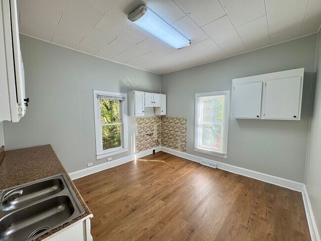 Foto del edificio - Statesville HWY 70 - 2BD/ 1 BA