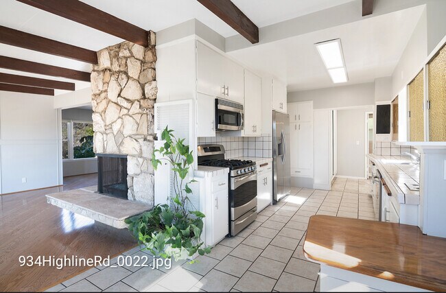 Foto del edificio - 934 Highline Rd