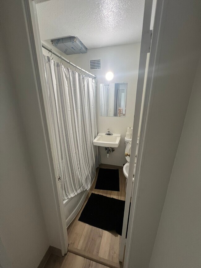 Foto del edificio - 2415 Hemlock St