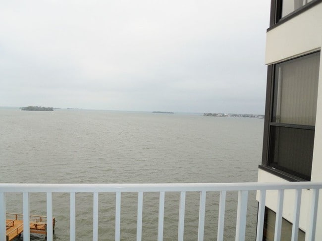 Building Photo - DUNEDIN CAUSEWAY WATERFRONT BEAUTY