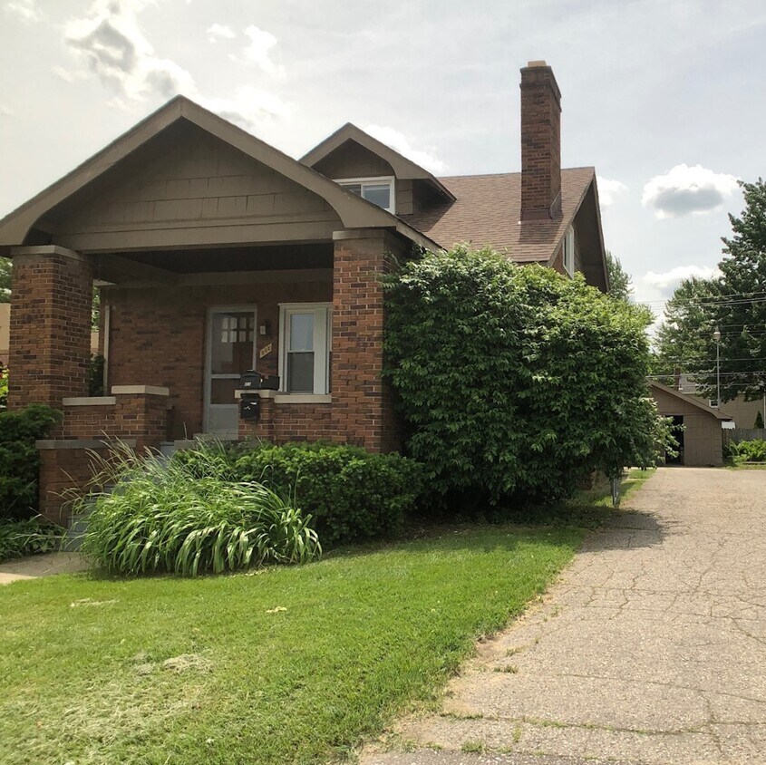 808 E 11 Mile Rd, Royal Oak, MI 48067 House for Rent in Royal Oak, MI