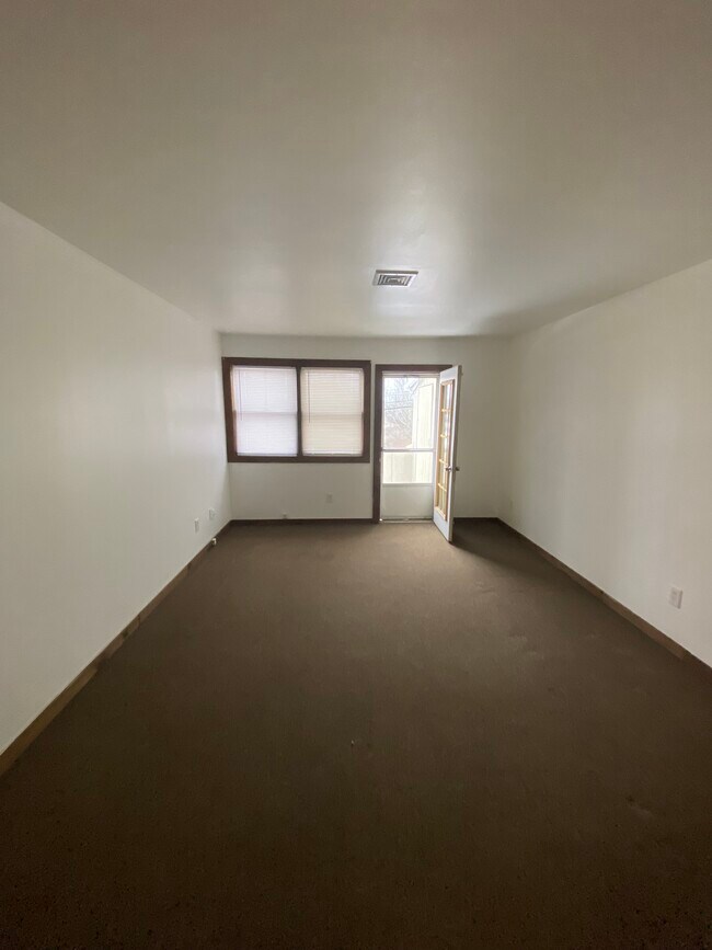 Foto del edificio - 214 W Rd