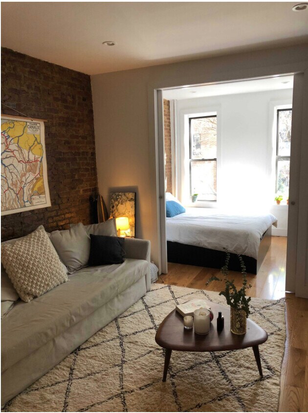 Foto principal - 334 E 94th St