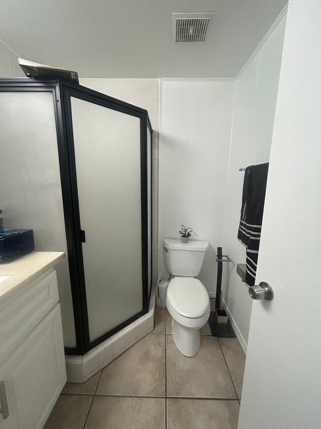 Building Photo - 2 Bed / 2 Bath Unit with Yard & Parking – El Cajon