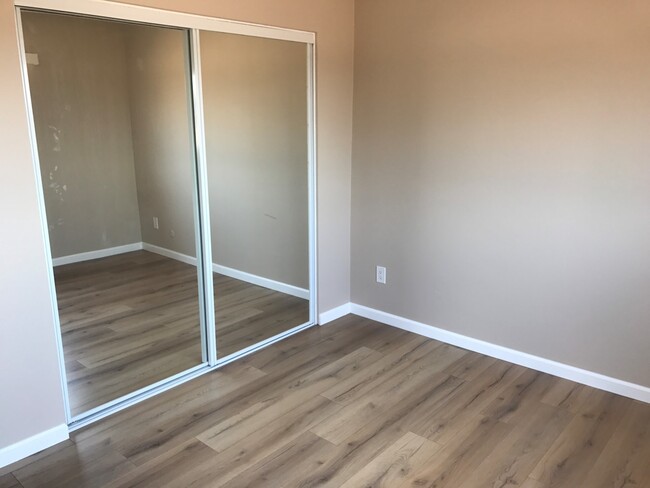 Unit 4 Bedroom - Tujunga Apartments