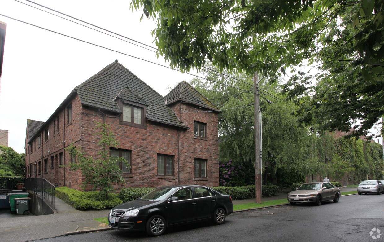 Building Photo - 417 Harvard Ave E