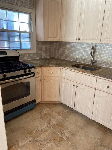 Foto del edificio - 107-05 Pinegrove St