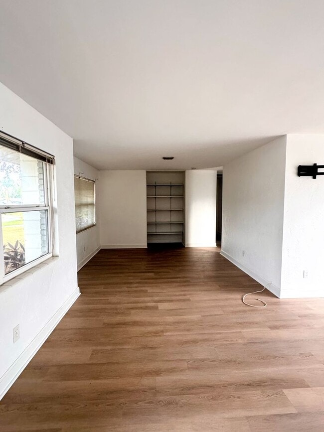 Building Photo - Section 8 Voucher Accepted! Newly Renovated 3-Bed/2-Bath Home – Large Yard & Fenced Privacy!