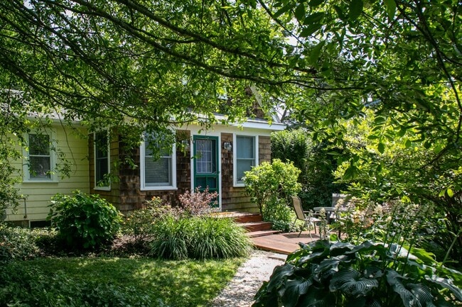 Building Photo - 25 Warren Ave