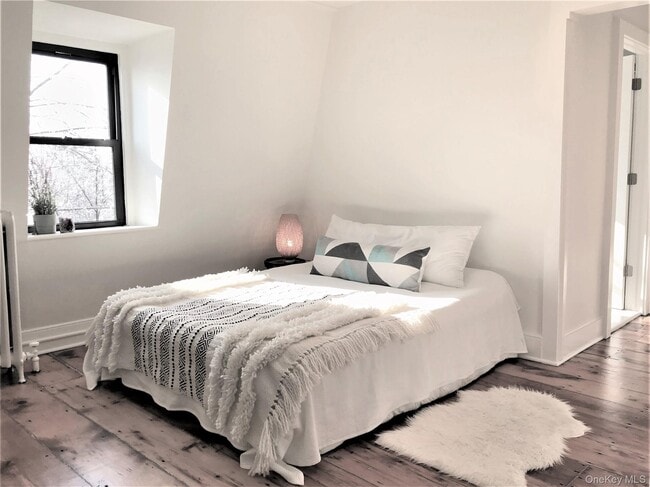 Foto del edificio - 46 Voorhis Ave