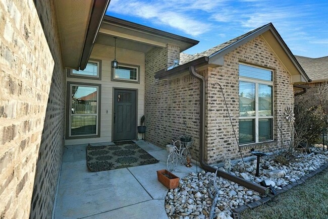 Building Photo - 1643 Sun Bay Dr