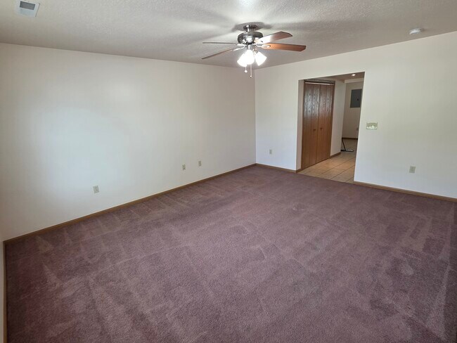 Foto del edificio - 1003 S Riggen St