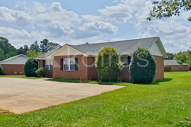 Building Photo - 370 Deer Park Dr
